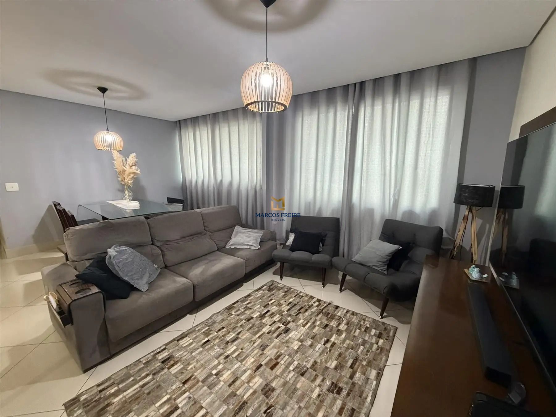 Área privativa ampla com 131m², 3 Quartos (1 Suíte), Varanda Fechada, Elevador e 2 Vagas – Alto Padrão de Acabamento!